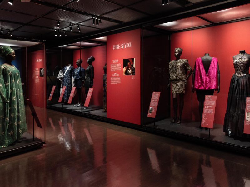 Afrique Mode - L’exposition-événement qui célèbre la fascinante créativité de la scène contemporaine de la mode africaine.