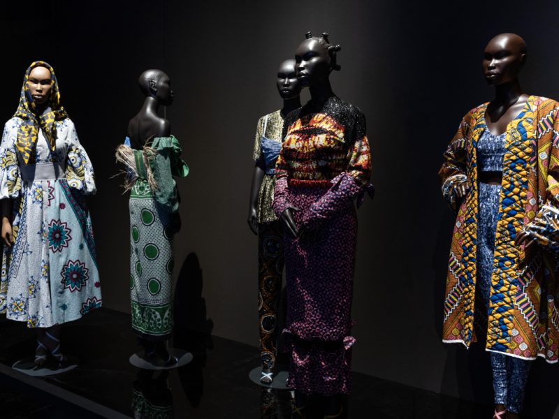 Afrique Mode - L’exposition-événement qui célèbre la fascinante créativité de la scène contemporaine de la mode africaine.